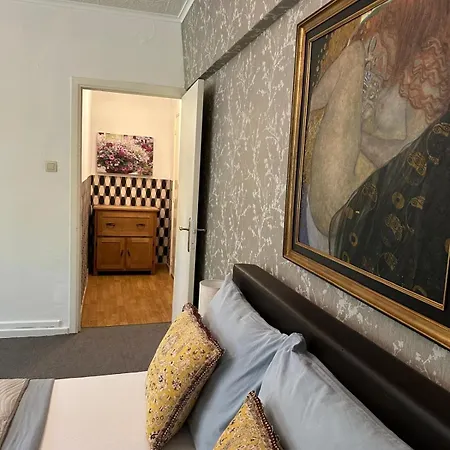 Happy Daire Brüksel